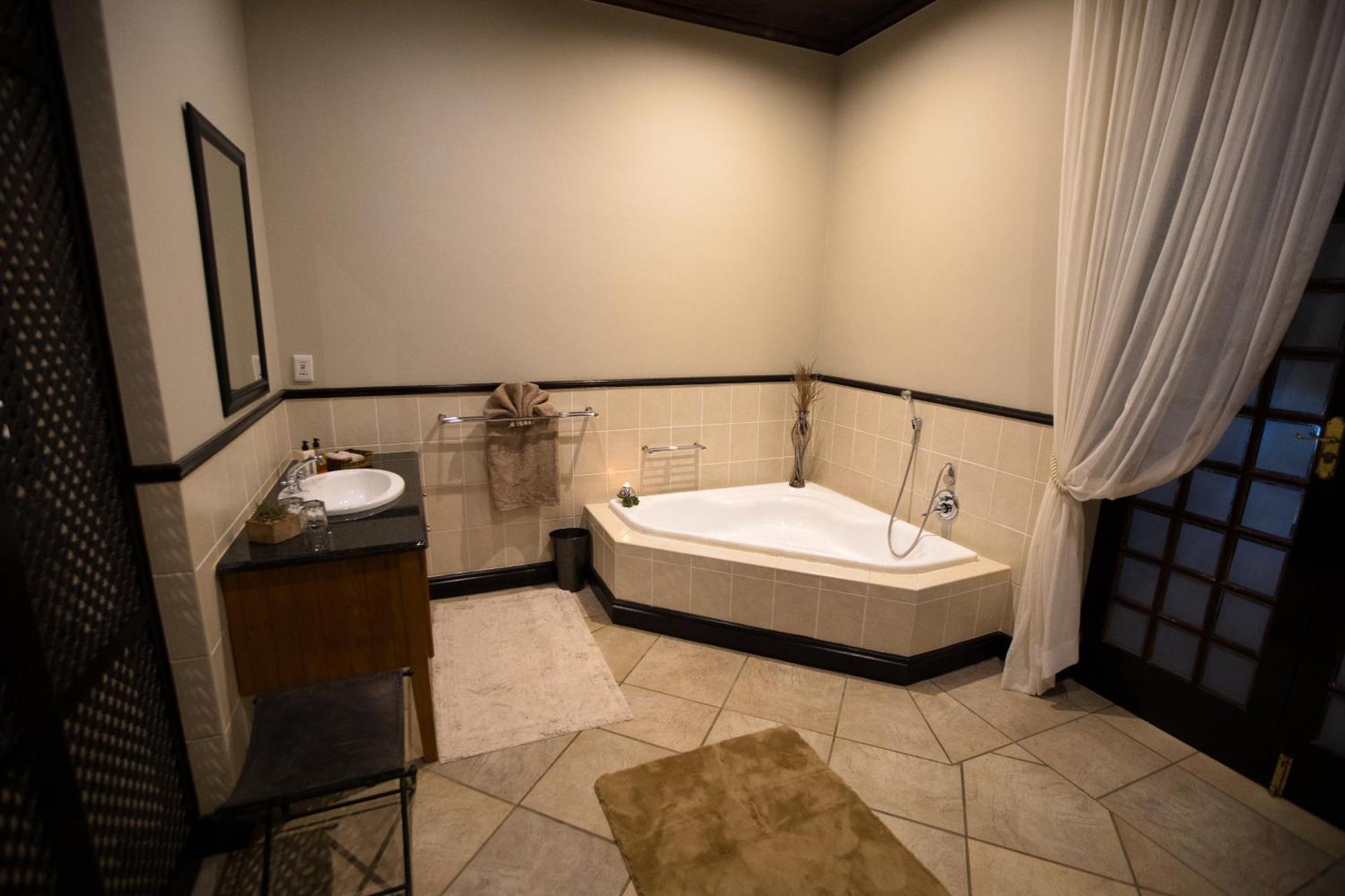 אאודטסהורן Swartberg Private Game Lodge מראה חיצוני תמונה