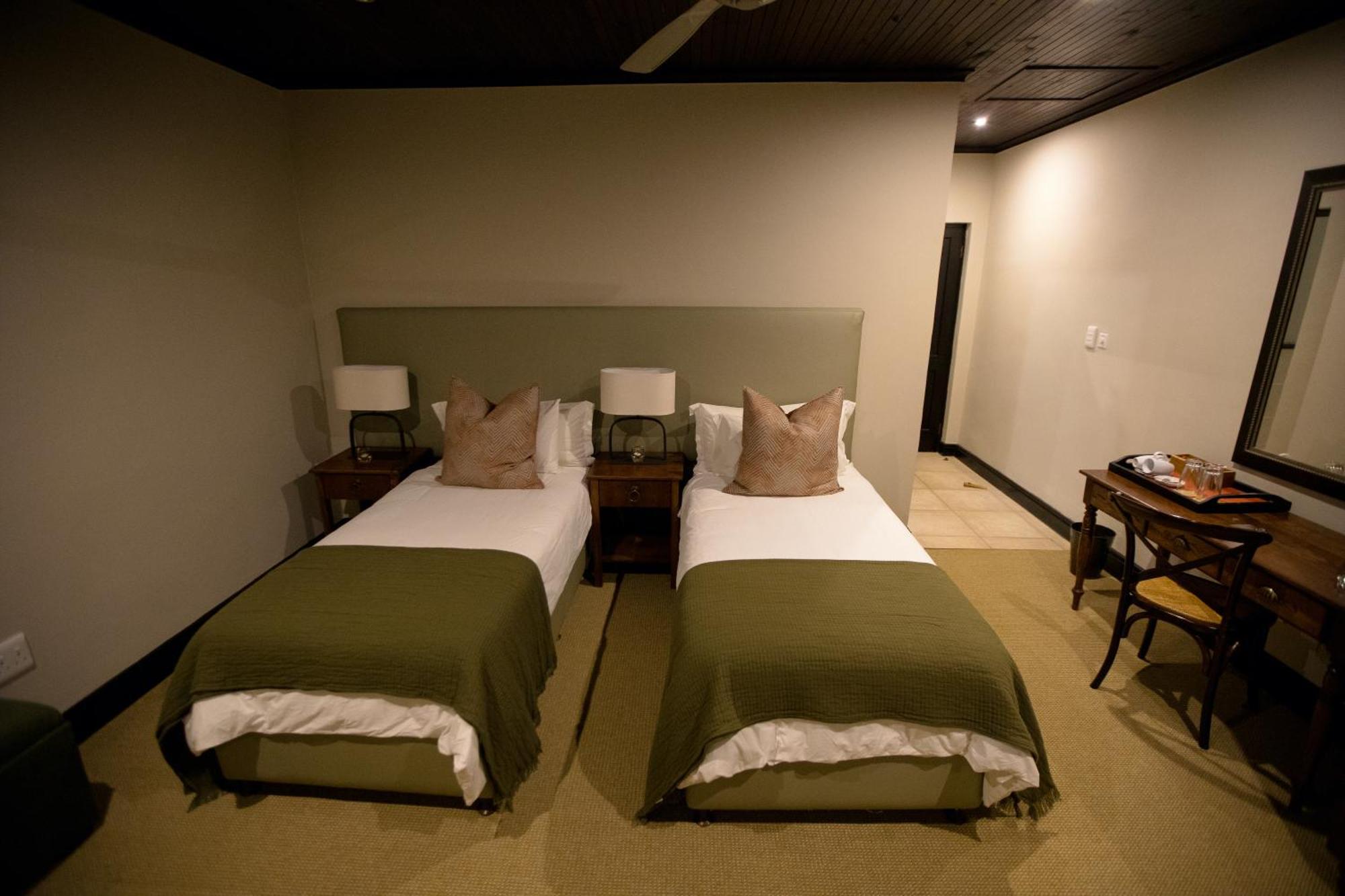 אאודטסהורן Swartberg Private Game Lodge מראה חיצוני תמונה