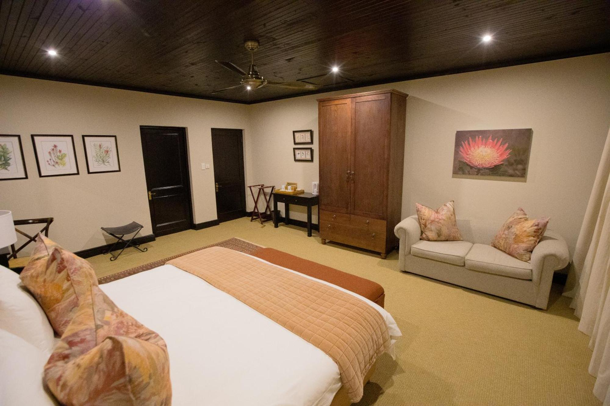 אאודטסהורן Swartberg Private Game Lodge מראה חיצוני תמונה